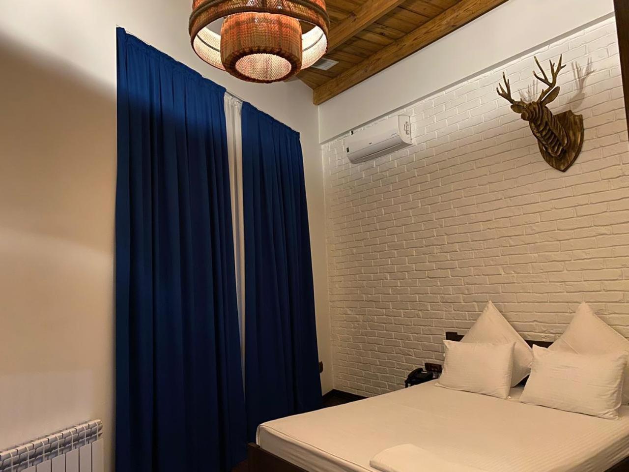 Alpen Park Hotel Shymkent Bilik gambar